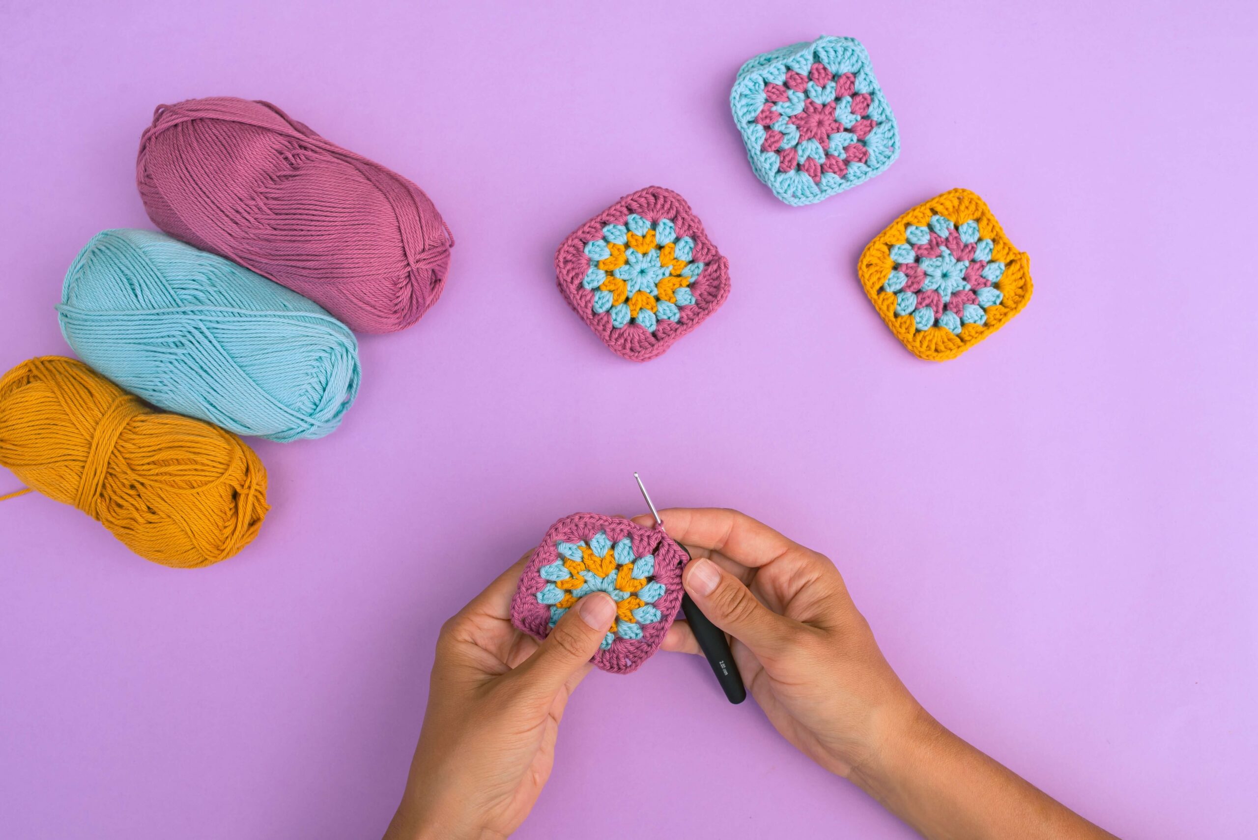 How to crochet a granny square